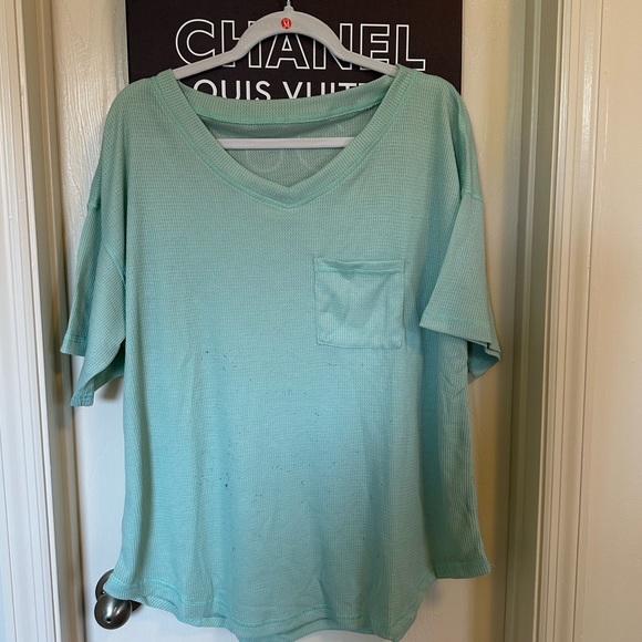 *NEW* OVERSIZED WORKOUT EVERYDAY COMFY TEE - Picture 5 of 12